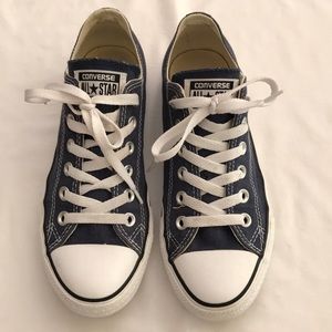 Like new navy Converse Chuck Taylor All Stars
